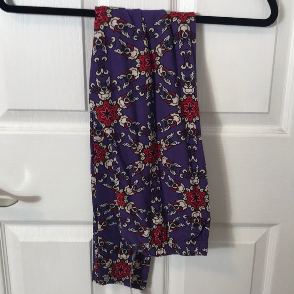 Agnes & Dora Leggings NWT. Large purple pattern